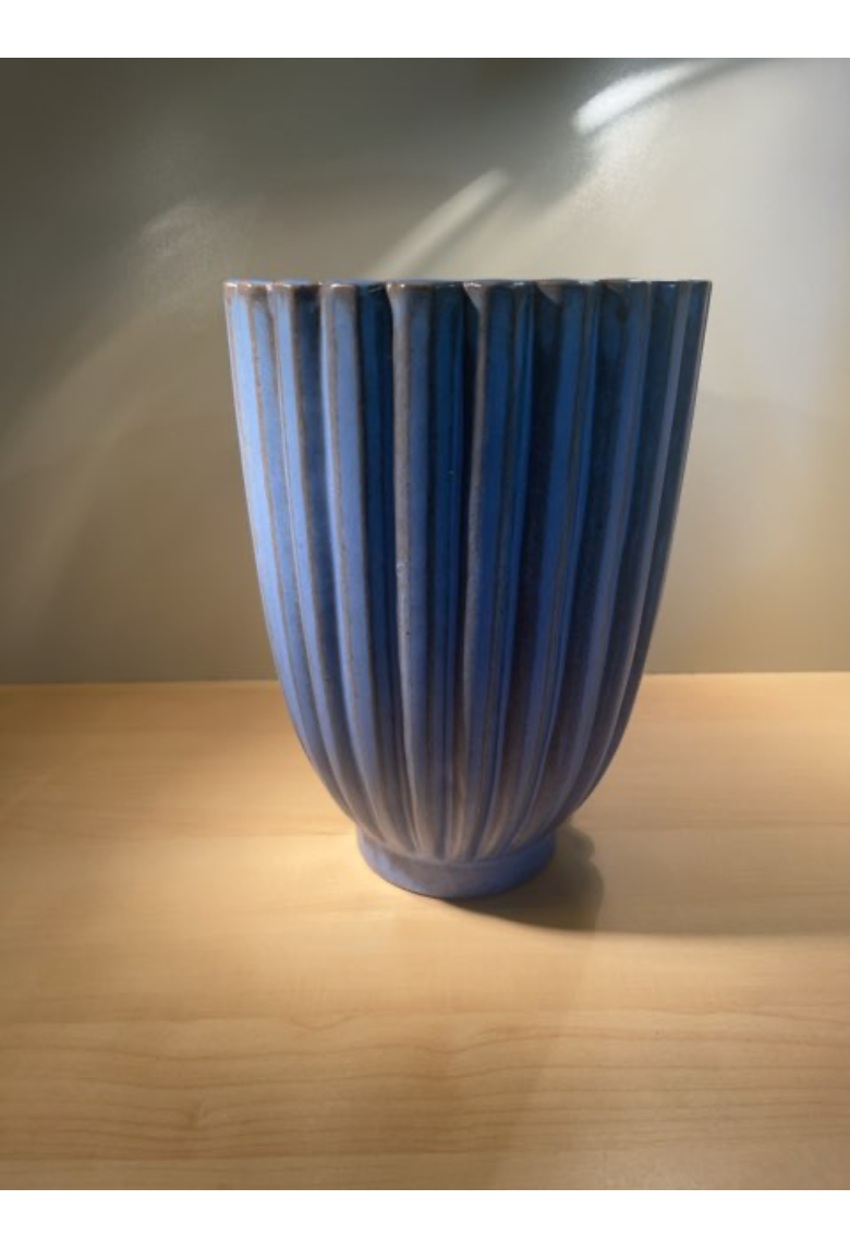 Fin retro vase i støvet blå